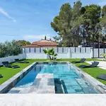 Eden Villa *